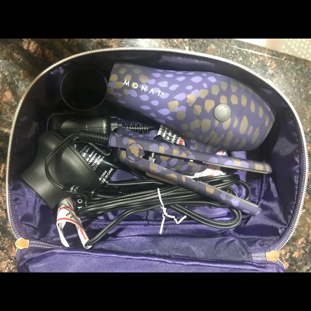 Monat stylin on the go set
